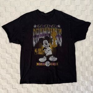 Disney Junk Food Black NBA Champions LA Lakers Graphic Crewneck T-Shirt, X-Large